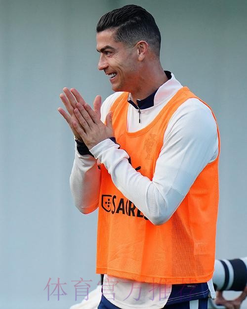 记者:C罗今天也在皇马巴尔德贝巴斯基地训练 记者:C罗今天也在皇马巴尔德贝巴斯基地训练